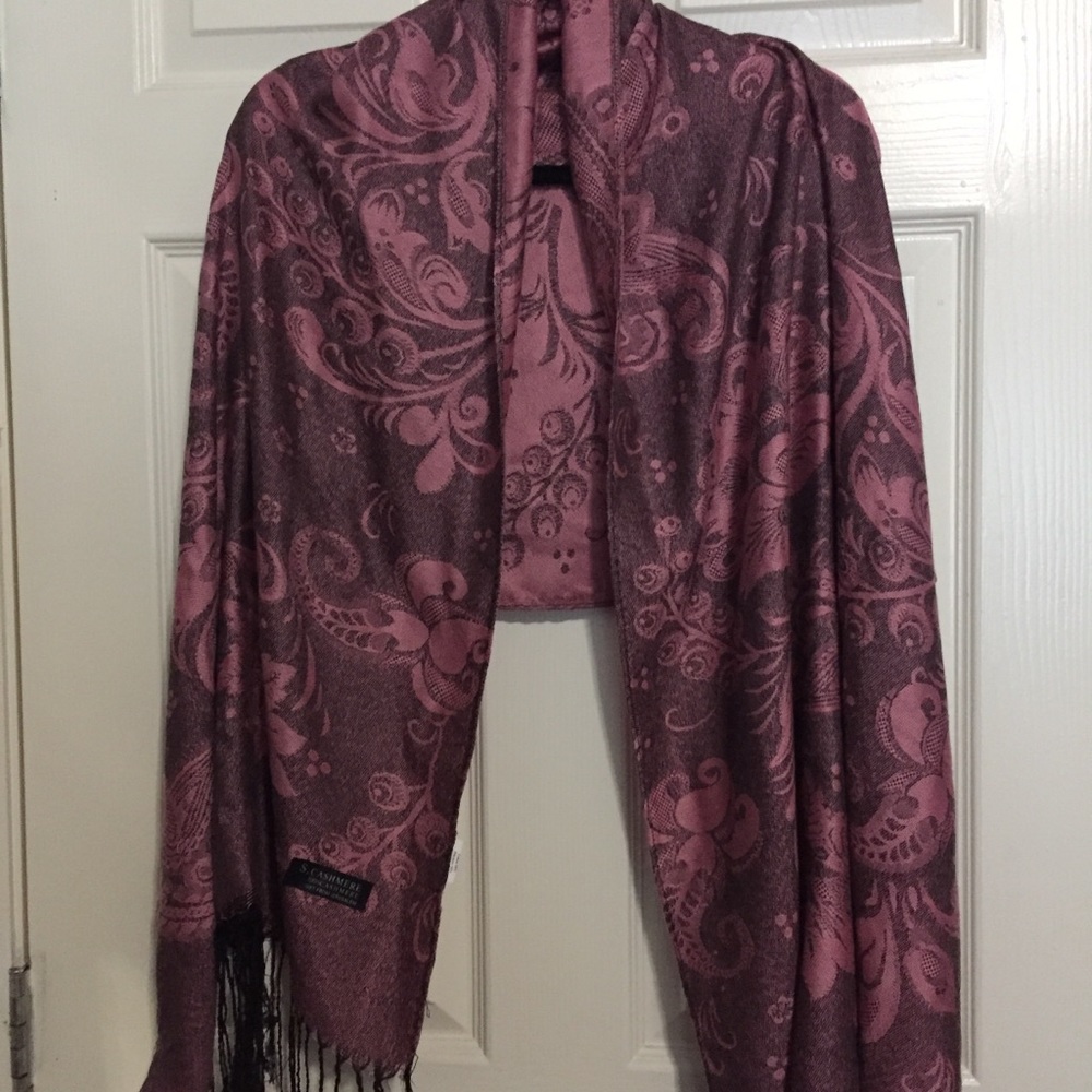 Scarf 100% cashmere in good condition
